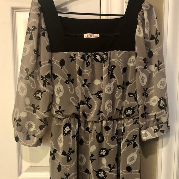 Boutique Dress - Picture 2 of 3